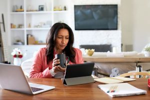 Lee más sobre el artículo El Auge de las Ciudades con «Visas Cripto»: Atrayendo Talento Remoto y Capital Digital en 2025
